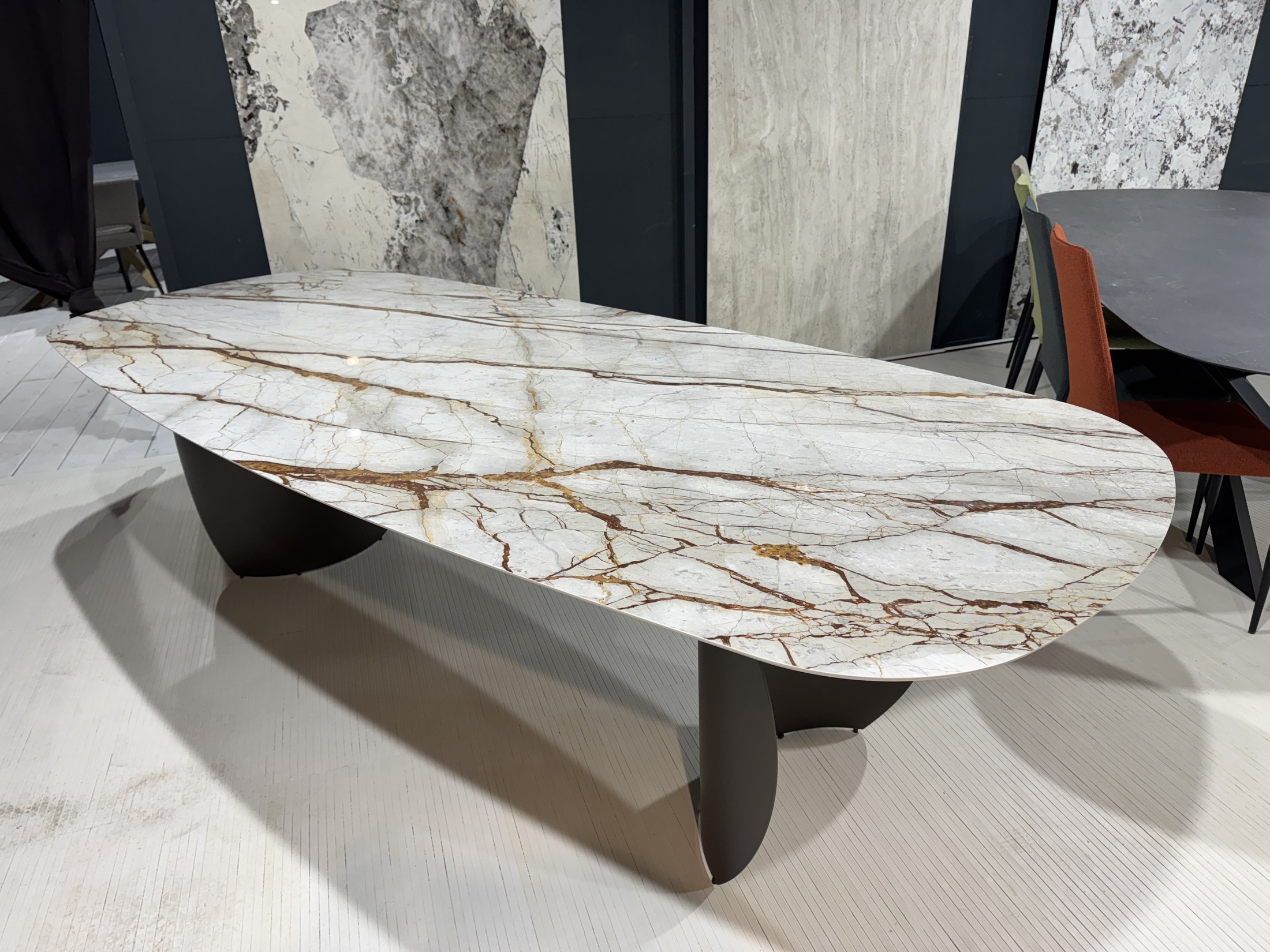 Table de repas en céramique Beluga — COLOMBUS, fabriquée en France à Wattrelos