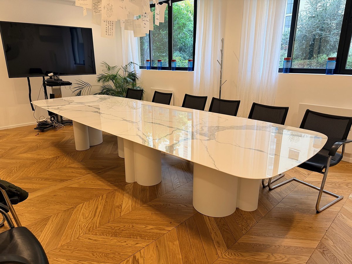 Table céramique COLOMBUS — Table de réunion · 500 × 140 cm · céramique poli miroir